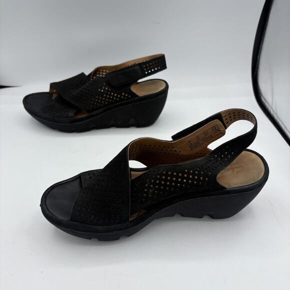 Clarks Artisan Shoes Womens Size 8.5 Black Wedge Sandals‎ Clarene Perforated - Picture 9 of 10
